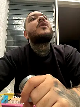 Snapshot of El_Titan1998 chatting on December 2, 2025, 12:21 pm El Titan1998 online show from December 2, 2025, 12:21 pm