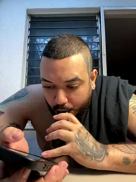 Snapshot of El_Titan1998 chatting on December 14, 2025, 11:59 am El Titan1998 online show from December 14, 2025, 11:59 am