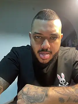 Snapshot of El_Titan1998 chatting on December 21, 2025, 12:12 pm El Titan1998 online show from December 21, 2025, 12:12 pm