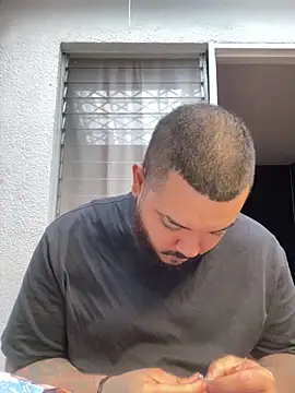 Snapshot of El_Titan1998 chatting on February 21, 2026, 12:17 pm El Titan1998 online show from February 21, 2026, 12:17 pm