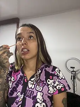 Snapshot of BlueStoneX chatting on November 19, 2025, 6:46 am BlueStoneX online show from November 19, 2025, 6:46 am