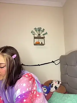 Snapshot of BlueStoneX chatting on December 16, 2025, 6:51 am BlueStoneX online show from December 16, 2025, 6:51 am