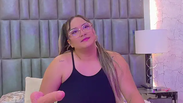 MiaLaurents online show from July 14, 2026, 8:47 pm