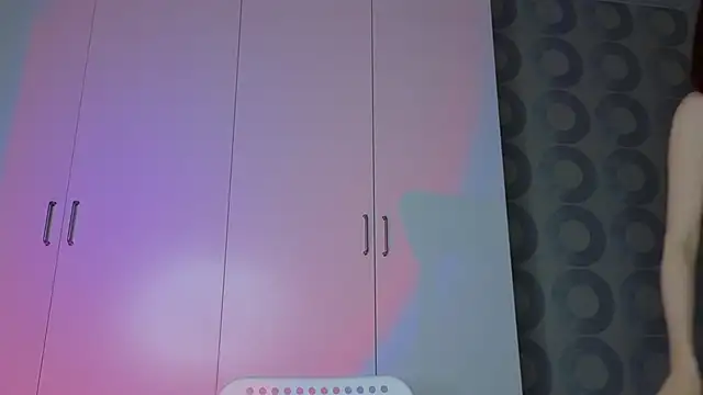 Cuteroxyfoxy online show from January 7, 2025, 9:18 am