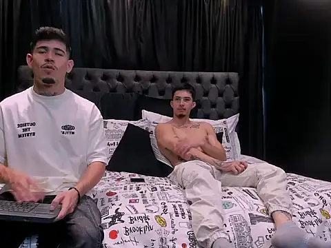 Snapshot of hell_twink chatting on February 15, 2026, 9:11 pm hell twink online show from February 15, 2026, 9:11 pm