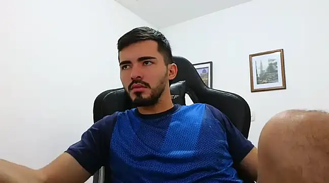 Snapshot of Massimoo_07 chatting on December 26, 2024, 6:43 pm Massimoo 07 online show from December 26, 2024, 6:43 pm