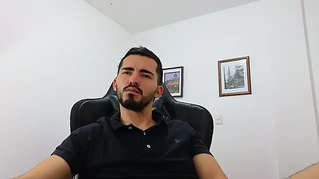 Snapshot of Massimoo_07 chatting on December 27, 2024, 7:24 pm Massimoo 07 online show from December 27, 2024, 7:24 pm