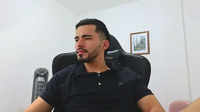 Snapshot of Massimoo_07 chatting on January 6, 2025, 8:07 pm Massimoo 07 online show from January 6, 2025, 8:07 pm