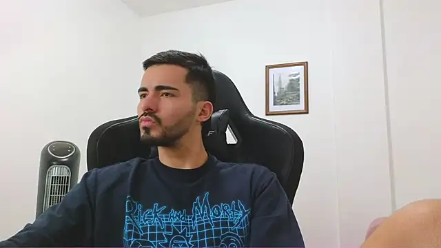 Snapshot of Massimoo_07 chatting on January 10, 2025, 9:10 pm Massimoo 07 online show from January 10, 2025, 9:10 pm