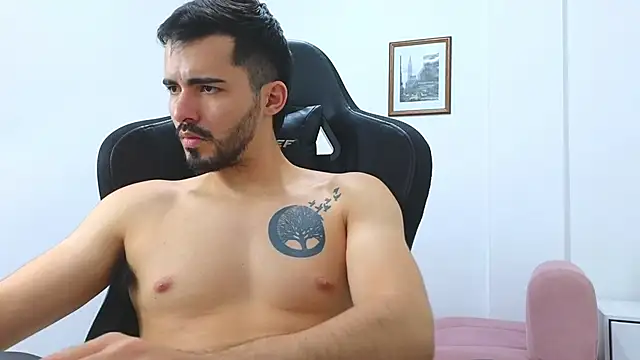 Snapshot of Massimoo_07 chatting on January 13, 2025, 10:13 pm Massimoo 07 online show from January 13, 2025, 10:13 pm