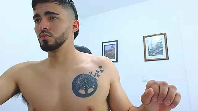 Snapshot of Massimoo_07 chatting on January 23, 2025, 12:46 am Massimoo 07 online show from January 23, 2025, 12:46 am