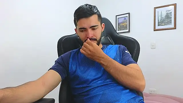 Snapshot of Massimoo_07 chatting on February 8, 2025, 8:42 pm Massimoo 07 online show from February 8, 2025, 8:42 pm