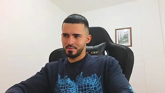 Snapshot of Massimoo_07 chatting on February 26, 2025, 7:38 pm Massimoo 07 online show from February 26, 2025, 7:38 pm