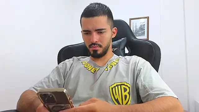 Snapshot of Massimoo_07 chatting on March 7, 2025, 7:16 pm Massimoo 07 online show from March 7, 2025, 7:16 pm