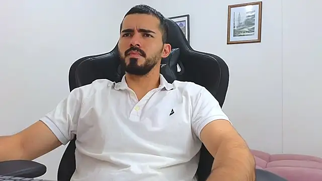 Snapshot of Massimoo_07 chatting on March 14, 2025, 6:50 pm Massimoo 07 online show from March 14, 2025, 6:50 pm