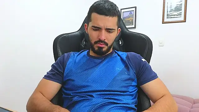 Snapshot of Massimoo_07 chatting on March 19, 2025, 9:37 pm Massimoo 07 online show from March 19, 2025, 9:37 pm