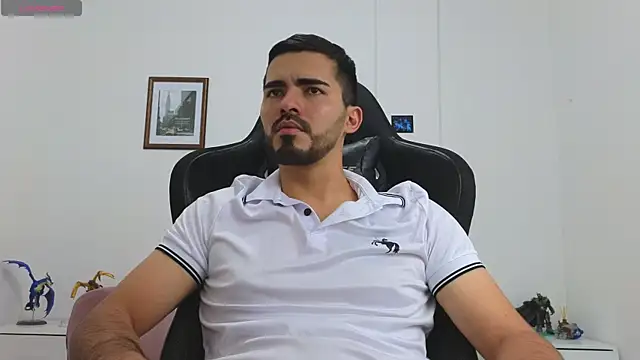 Snapshot of Massimoo_07 chatting on September 9, 2025, 7:57 pm Massimoo 07 online show from September 9, 2025, 7:57 pm