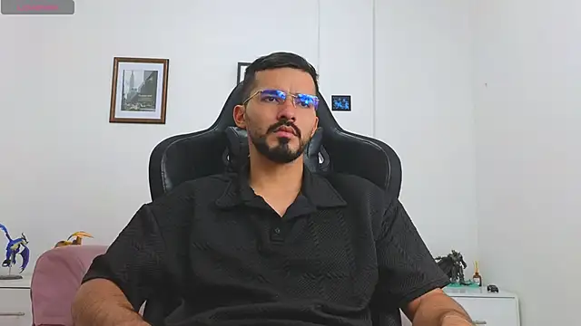 Snapshot of Massimoo_07 chatting on September 25, 2025, 8:12 pm Massimoo 07 online show from September 25, 2025, 8:12 pm