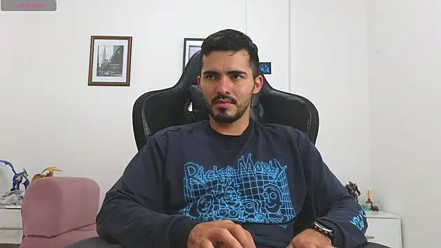 Snapshot of Massimoo_07 chatting on October 6, 2025, 7:33 pm Massimoo 07 online show from October 6, 2025, 7:33 pm