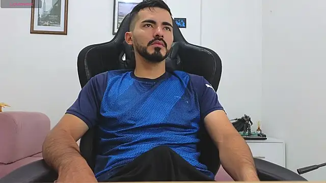 Snapshot of Massimoo_07 chatting on October 18, 2025, 3:13 pm Massimoo 07 online show from October 18, 2025, 3:13 pm