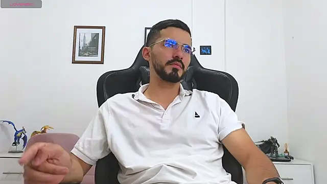 Snapshot of Massimoo_07 chatting on October 22, 2025, 7:13 pm Massimoo 07 online show from October 22, 2025, 7:13 pm