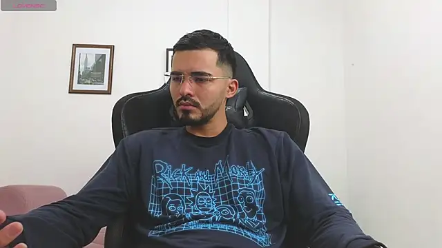 Snapshot of Massimoo_07 chatting on November 8, 2025, 5:56 pm Massimoo 07 online show from November 8, 2025, 5:56 pm