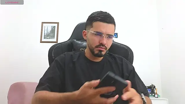 Snapshot of Massimoo_07 chatting on November 12, 2025, 3:56 pm Massimoo 07 online show from November 12, 2025, 3:56 pm