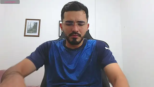 Snapshot of Massimoo_07 chatting on November 13, 2025, 7:13 pm Massimoo 07 online show from November 13, 2025, 7:13 pm