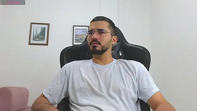 Snapshot of Massimoo_07 chatting on November 29, 2025, 3:15 pm Massimoo 07 online show from November 29, 2025, 3:15 pm