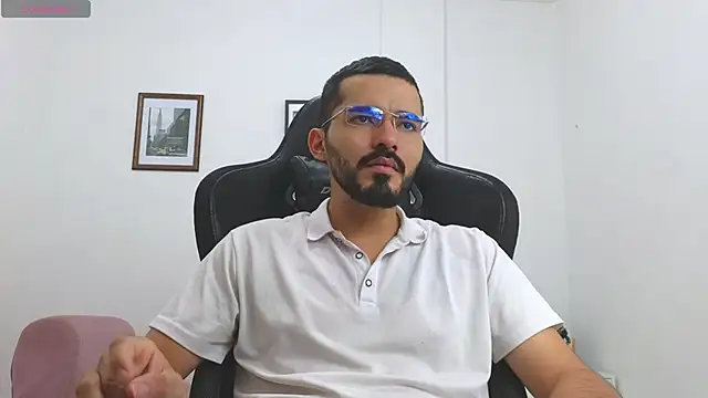 Snapshot of Massimoo_07 chatting on December 2, 2025, 8:26 pm Massimoo 07 online show from December 2, 2025, 8:26 pm