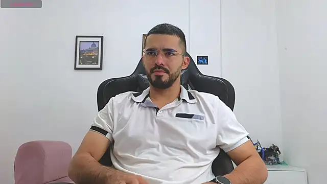 Snapshot of Massimoo_07 chatting on December 13, 2025, 8:58 pm Massimoo 07 online show from December 13, 2025, 8:58 pm