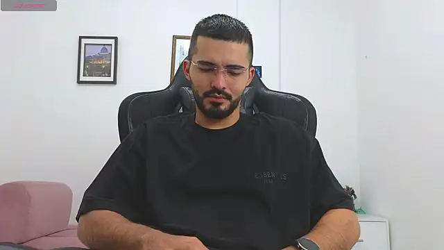 Snapshot of Massimoo_07 chatting on December 16, 2025, 4:12 pm Massimoo 07 online show from December 16, 2025, 4:12 pm