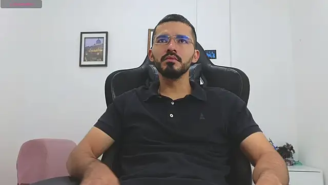 Snapshot of Massimoo_07 chatting on December 18, 2025, 4:35 pm Massimoo 07 online show from December 18, 2025, 4:35 pm