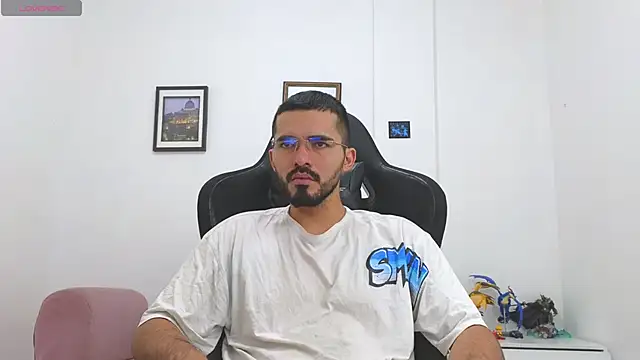 Snapshot of Massimoo_07 chatting on December 19, 2025, 3:08 pm Massimoo 07 online show from December 19, 2025, 3:08 pm