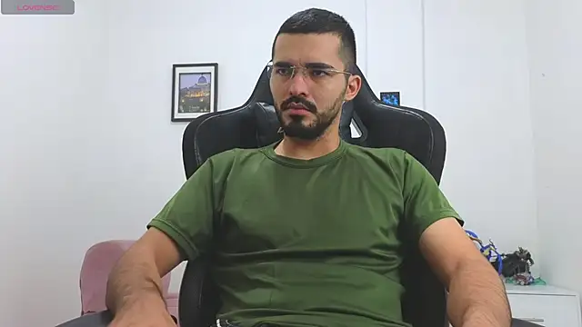 Snapshot of Massimoo_07 chatting on December 20, 2025, 4:14 pm Massimoo 07 online show from December 20, 2025, 4:14 pm