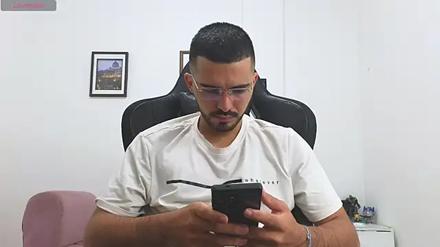 Snapshot of Massimoo_07 chatting on January 6, 2026, 3:38 pm Massimoo 07 online show from January 6, 2026, 3:38 pm