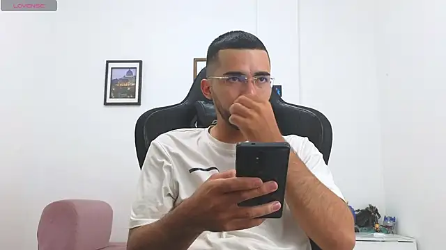 Snapshot of Massimoo_07 chatting on January 7, 2026, 4:09 pm Massimoo 07 online show from January 7, 2026, 4:09 pm