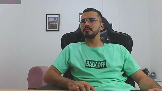 Snapshot of Massimoo_07 chatting on January 10, 2026, 9:52 pm Massimoo 07 online show from January 10, 2026, 9:52 pm