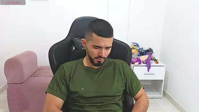 Snapshot of Massimoo_07 chatting on February 12, 2026, 3:51 pm Massimoo 07 online show from February 12, 2026, 3:51 pm