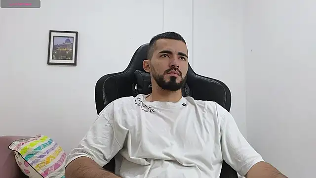 Snapshot of Massimoo_07 chatting on February 13, 2026, 4:03 pm Massimoo 07 online show from February 13, 2026, 4:03 pm