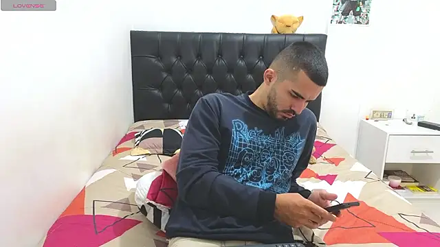 Snapshot of Massimoo_07 chatting on February 24, 2026, 3:43 pm Massimoo 07 online show from February 24, 2026, 3:43 pm