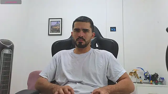Snapshot of Massimoo_07 chatting on July 2, 2026, 12:32 am Massimoo 07 online show from July 2, 2026, 12:32 am