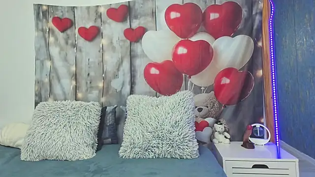 EmaLowe online show from September 26, 2025, 3:21 am