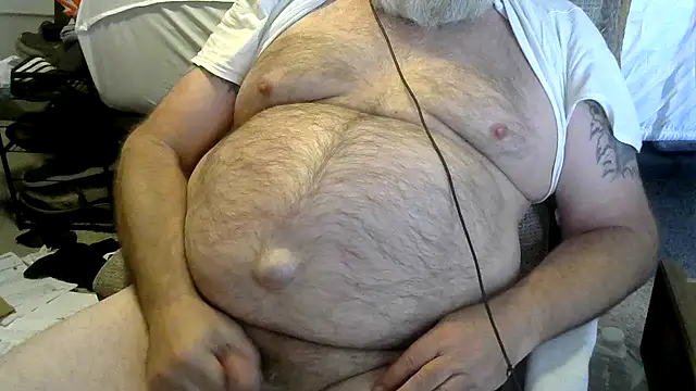 Snapshot of viejo_oso chatting on March 8, 2026, 11:30 pm viejo oso online show from March 8, 2026, 11:30 pm