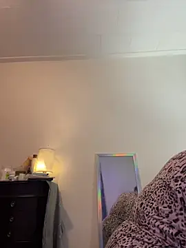 Snapshot of Luciouslouise72@xh chatting on February 3, 2026, 3:48 am Luciouslouise72xh online show from February 3, 2026, 3:48 am