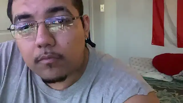 Snapshot of cloudy_couple444 chatting on February 21, 2025, 3:43 pm cloudy couple444 online show from February 21, 2025, 3:43 pm