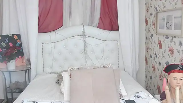 SilviaHart online show from September 27, 2025, 7:57 am