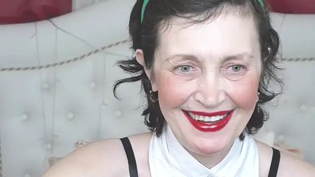 Snapshot of SilviaHart chatting on December 18, 2025, 12:55 pm SilviaHart online show from December 18, 2025, 12:55 pm