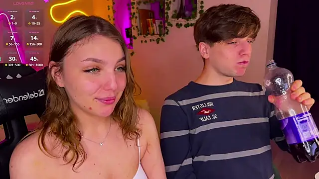 RobertAndLinela online show from January 31, 2025, 9:26 pm