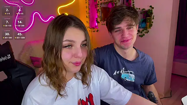 RobertAndLinela online show from February 12, 2025, 10:15 pm